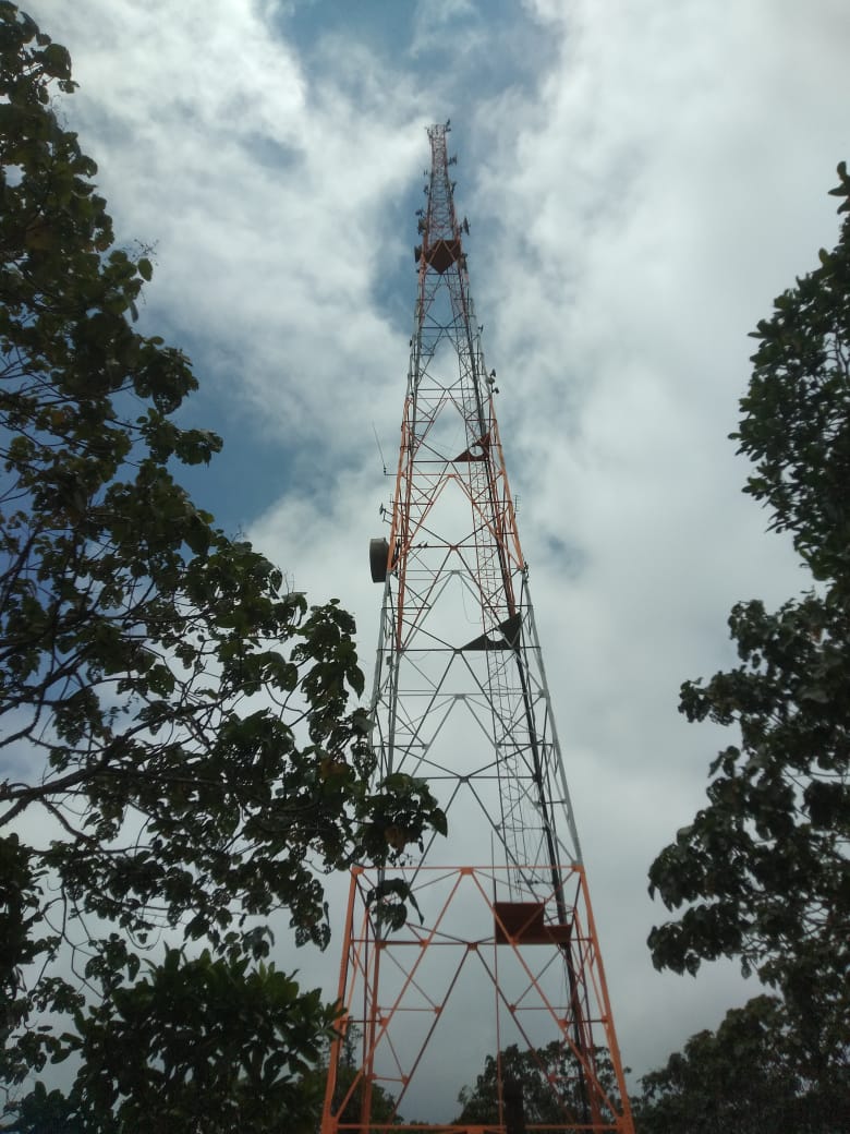Broadcasting equipment installation on communication tower